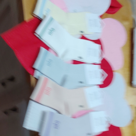 New ALO Yoga Women's Pastel Crew Socks Set (5) - Picture 11 of 11